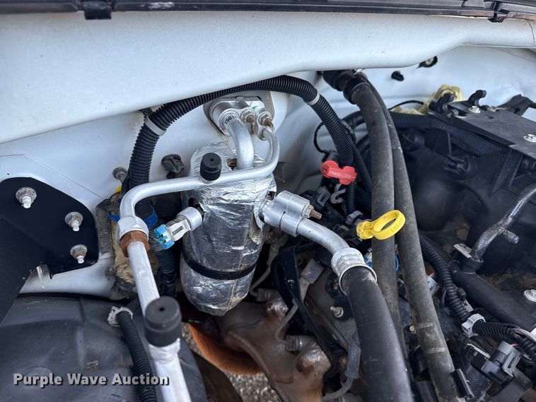 image for item EG6122 2001 GMC Sierra 2500HD flatbed pickup truck