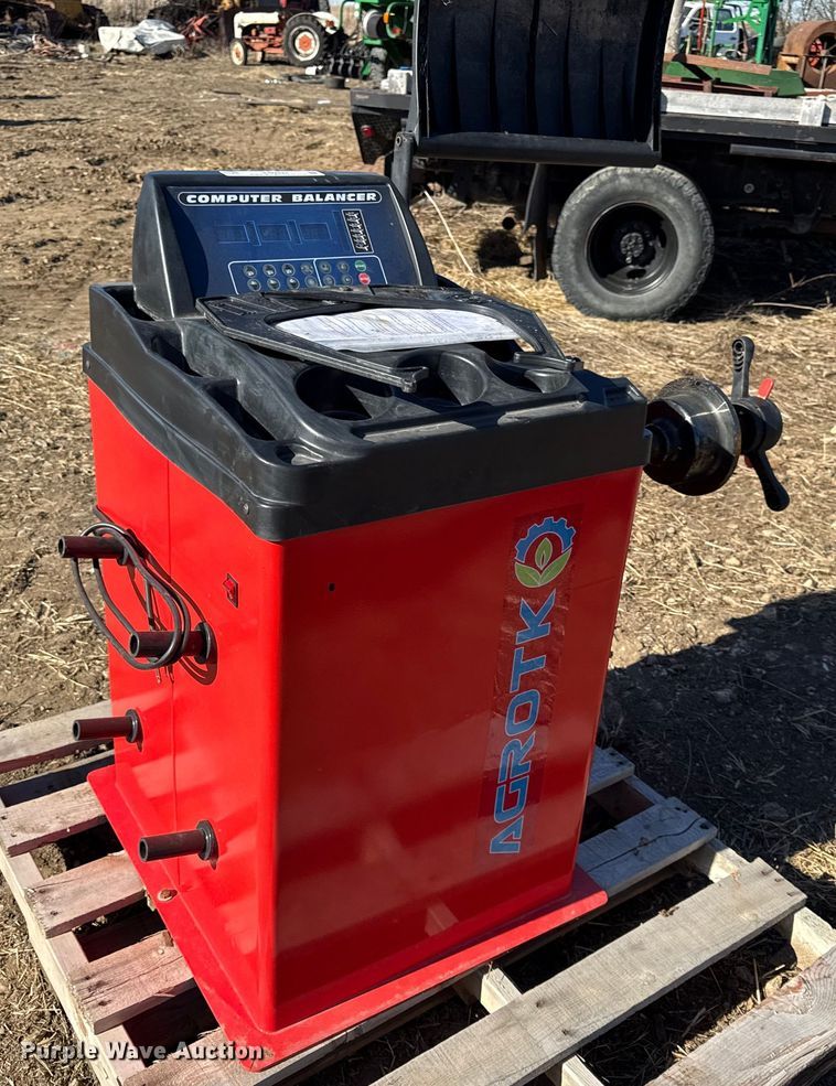 image for item EN0292 AGrotk wheel balancer