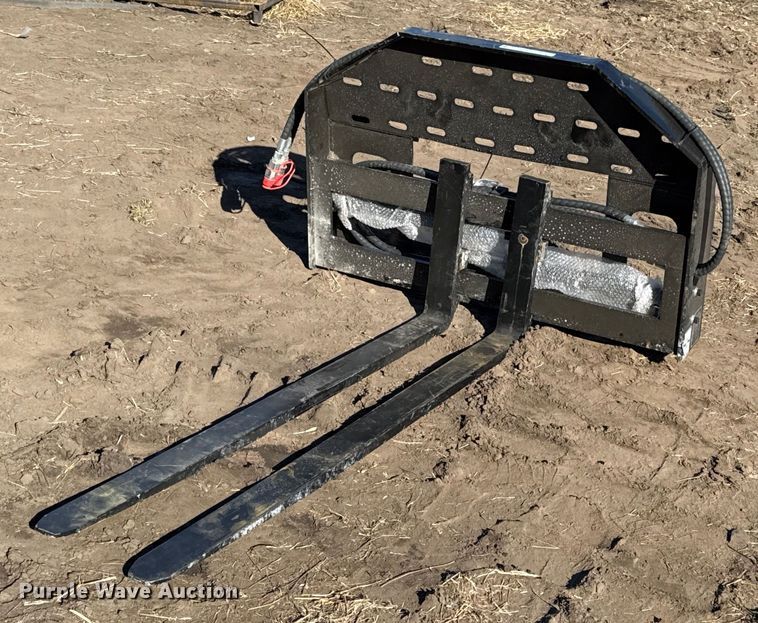 image for item EN0295 2025 Giyi skid steer forks