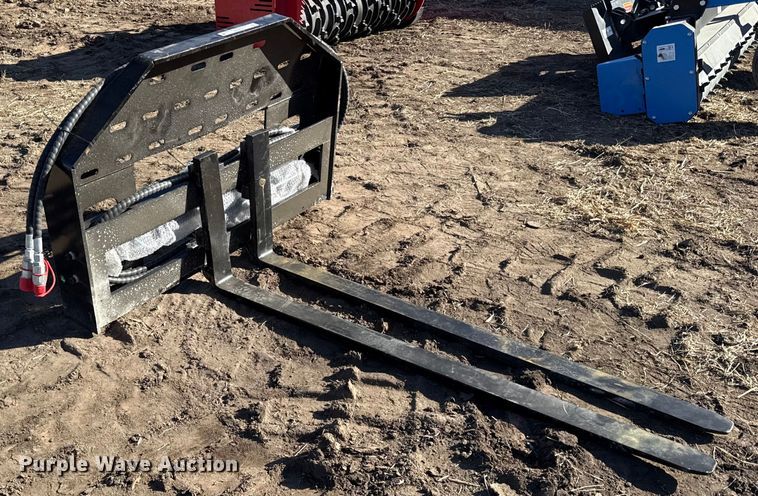 image for item EN0295 2025 Giyi skid steer forks