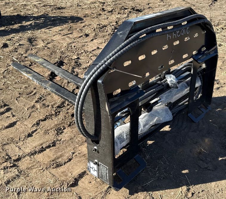 image for item EN0295 2025 Giyi skid steer forks