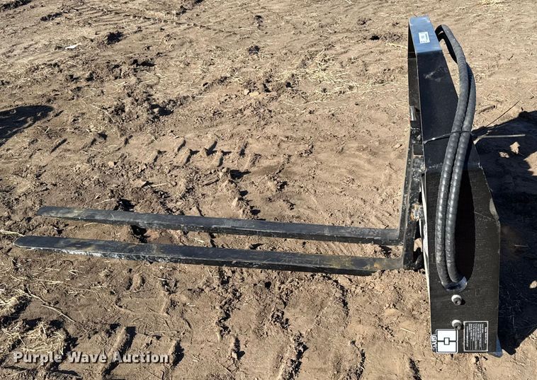 image for item EN0295 2025 Giyi skid steer forks