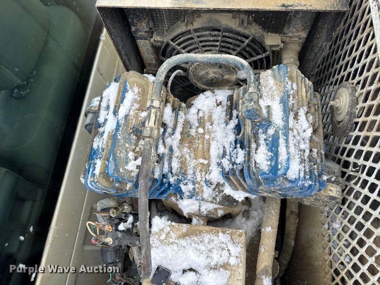 image for item EN0757 2012 Ford F550 utility / service truck