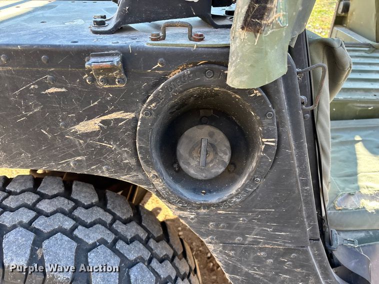 image for item EN5918 1993 AM General M998 HMMWV SUV