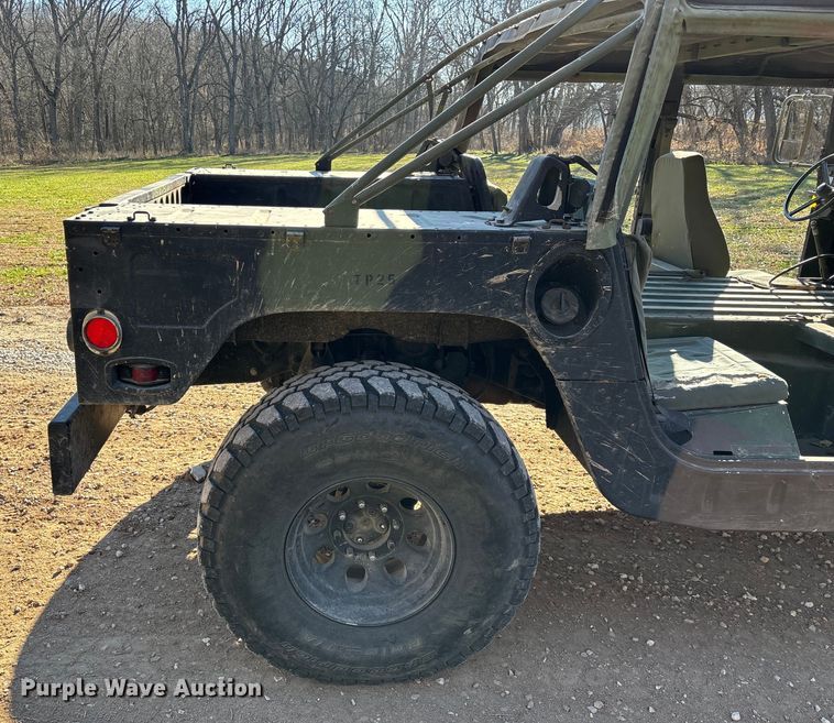 image for item EN5918 1993 AM General M998 HMMWV SUV