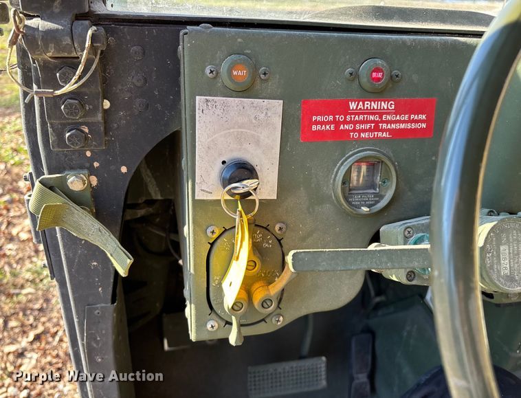 image for item EN5918 1993 AM General M998 HMMWV SUV