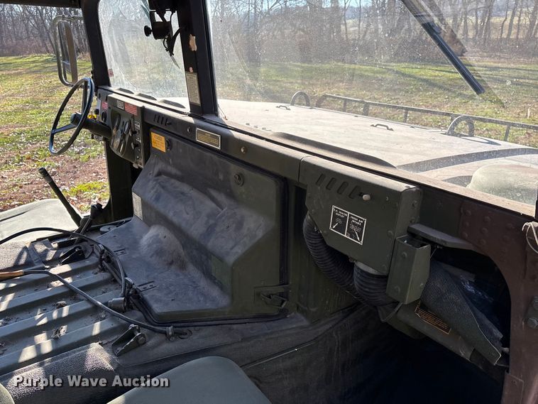 image for item EN5918 1993 AM General M998 HMMWV SUV