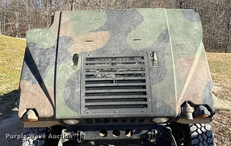 image for item EN5918 1993 AM General M998 HMMWV SUV