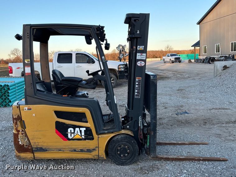 image for item EN5960 Caterpillar 2ET3000 forklift