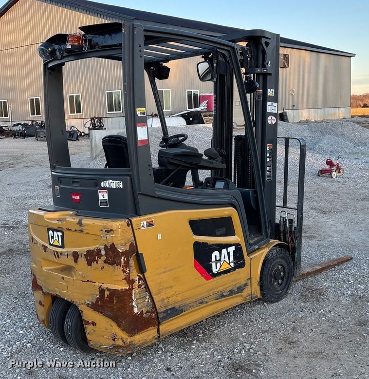 image for item EN5960 Caterpillar 2ET3000 forklift