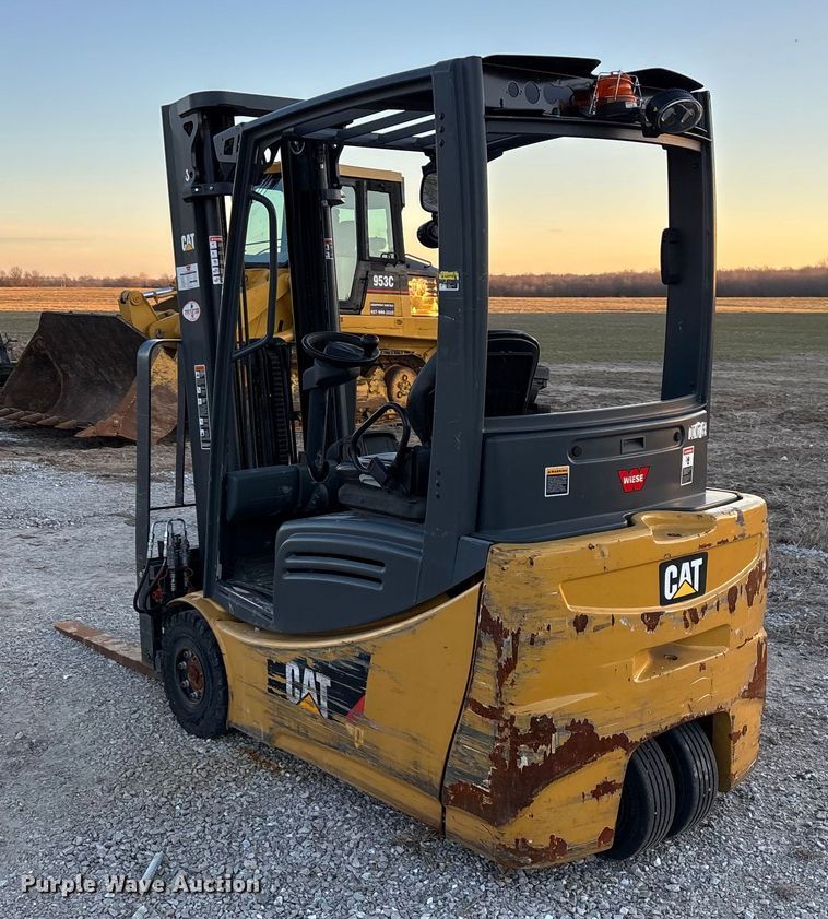 image for item EN5960 Caterpillar 2ET3000 forklift
