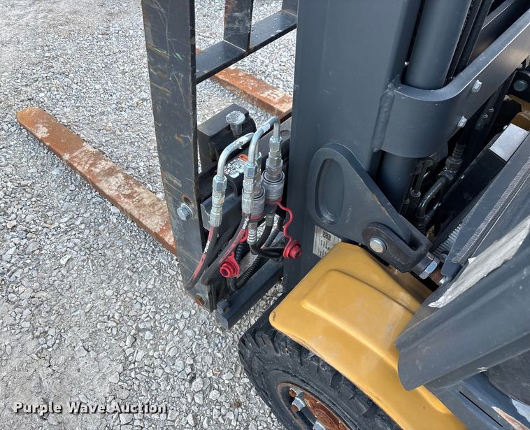 image for item EN5960 Caterpillar 2ET3000 forklift