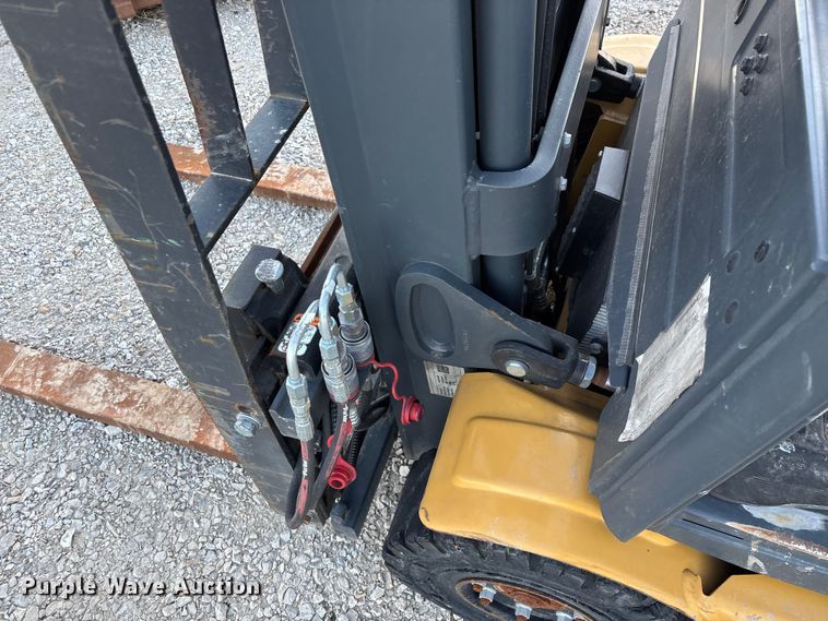 image for item EN5960 Caterpillar 2ET3000 forklift