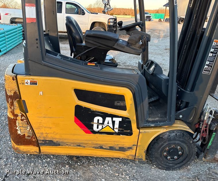 image for item EN5960 Caterpillar 2ET3000 forklift