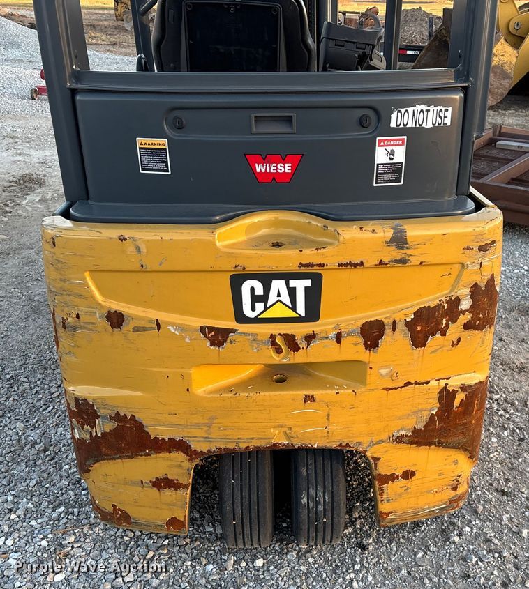 image for item EN5960 Caterpillar 2ET3000 forklift