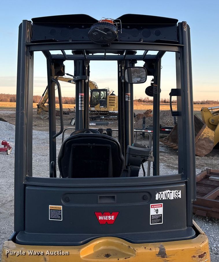 image for item EN5960 Caterpillar 2ET3000 forklift