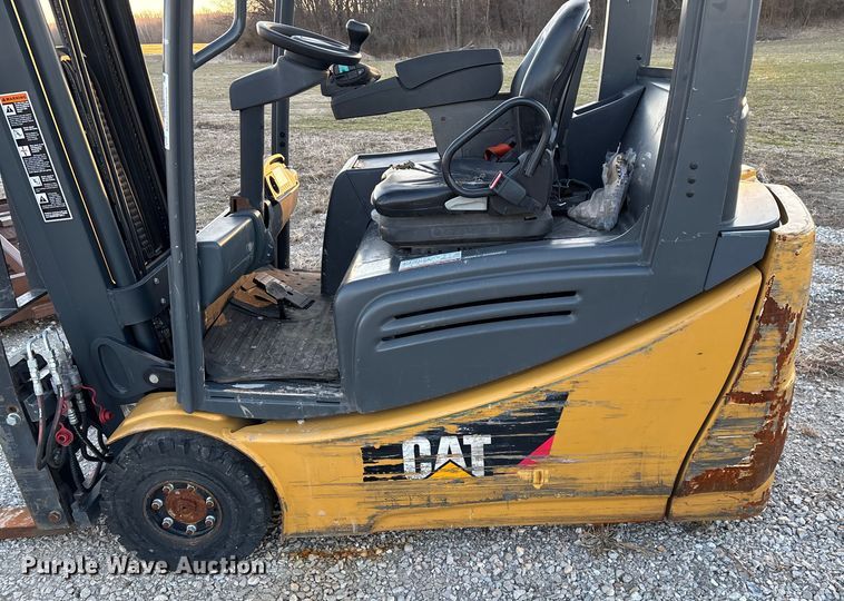 image for item EN5960 Caterpillar 2ET3000 forklift