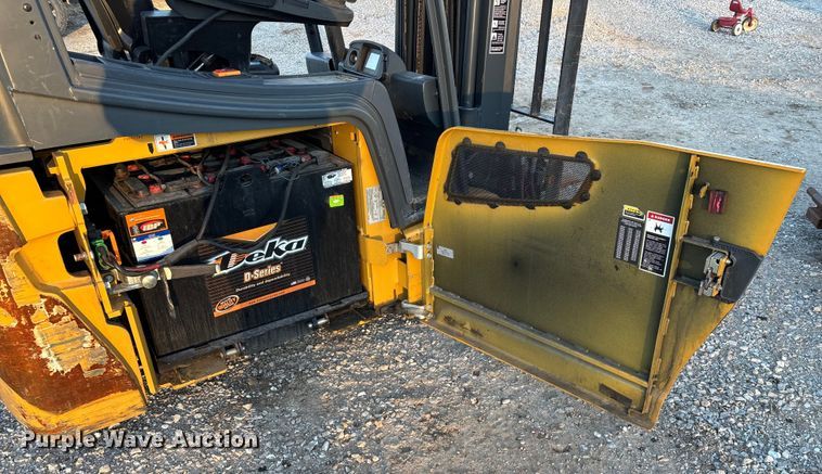 image for item EN5960 Caterpillar 2ET3000 forklift