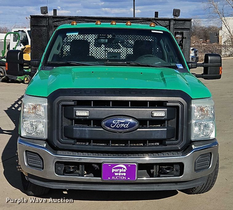 image for item EO4929 2016 Ford F350 flatbed pickup truck