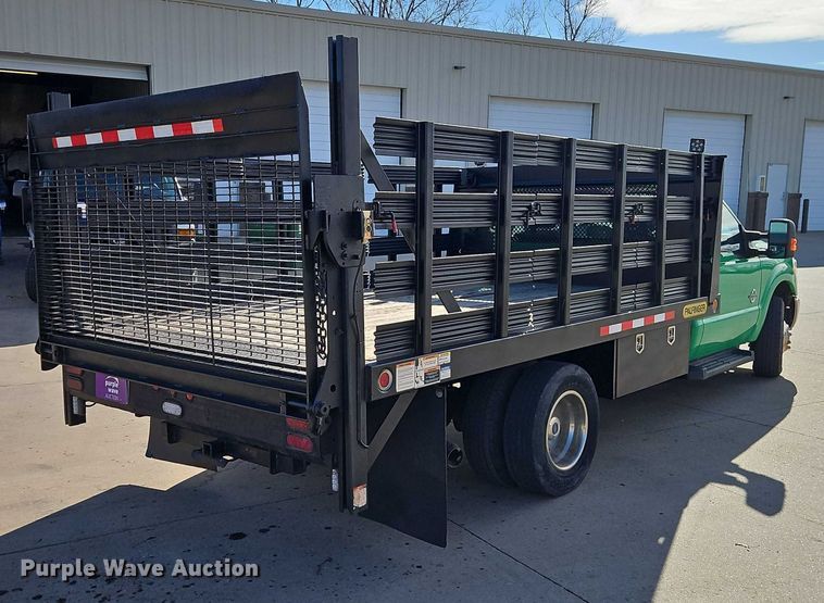 image for item EO4929 2016 Ford F350 flatbed pickup truck