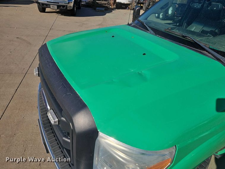 image for item EO4929 2016 Ford F350 flatbed pickup truck