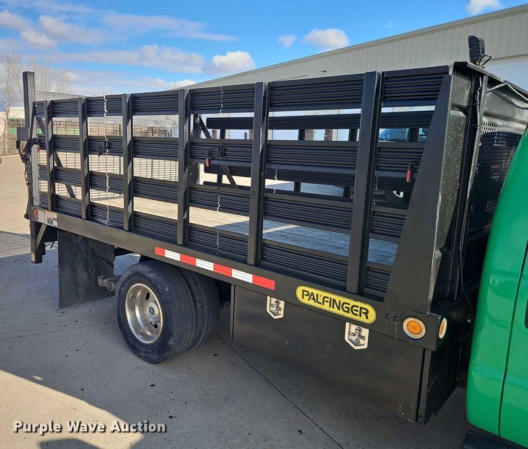 image for item EO4929 2016 Ford F350 flatbed pickup truck