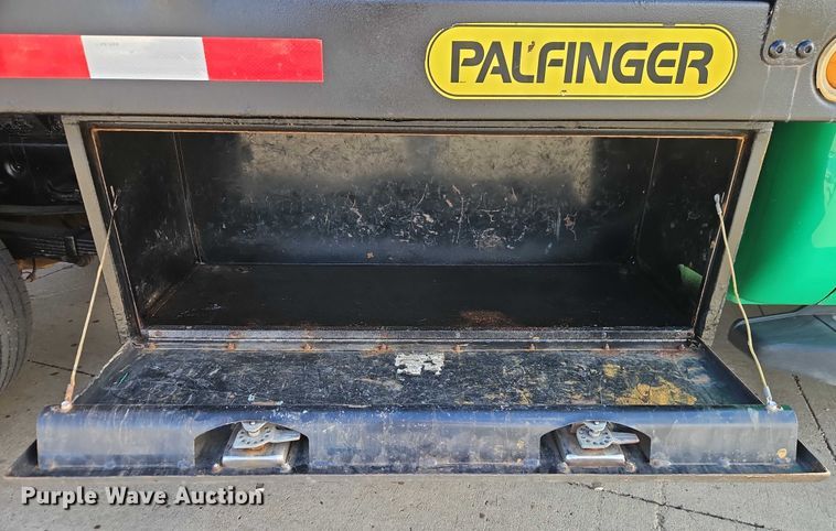 image for item EO4929 2016 Ford F350 flatbed pickup truck