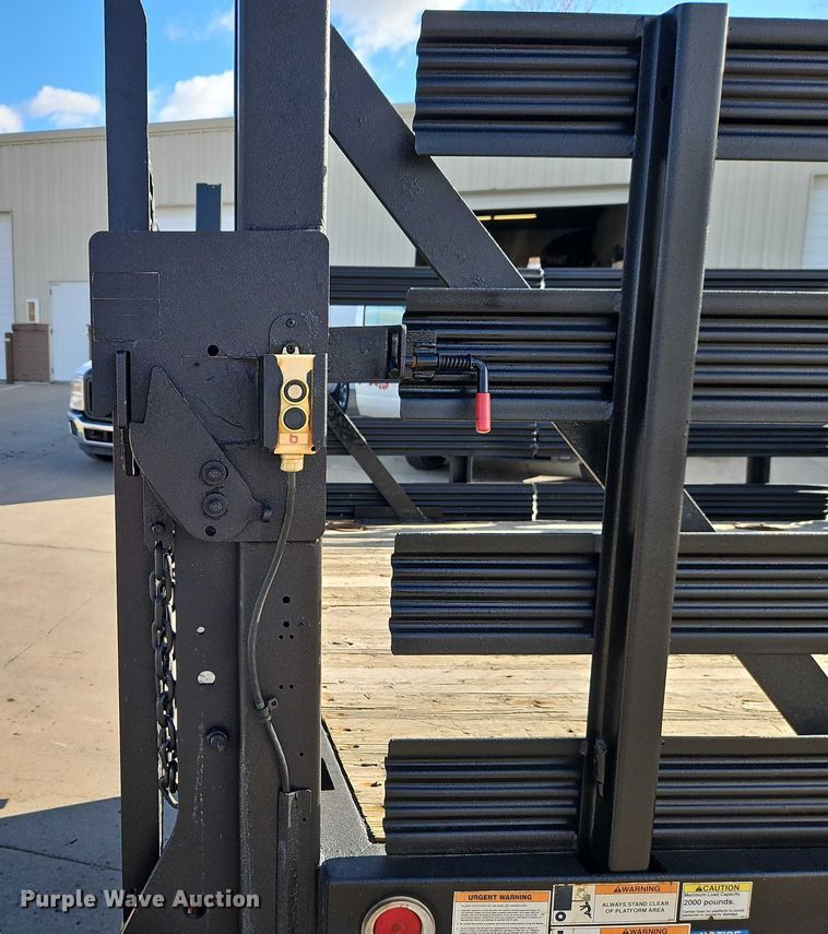 image for item EO4929 2016 Ford F350 flatbed pickup truck