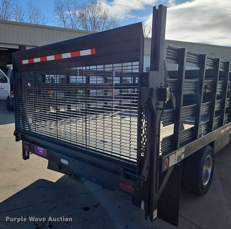 image for item EO4929 2016 Ford F350 flatbed pickup truck