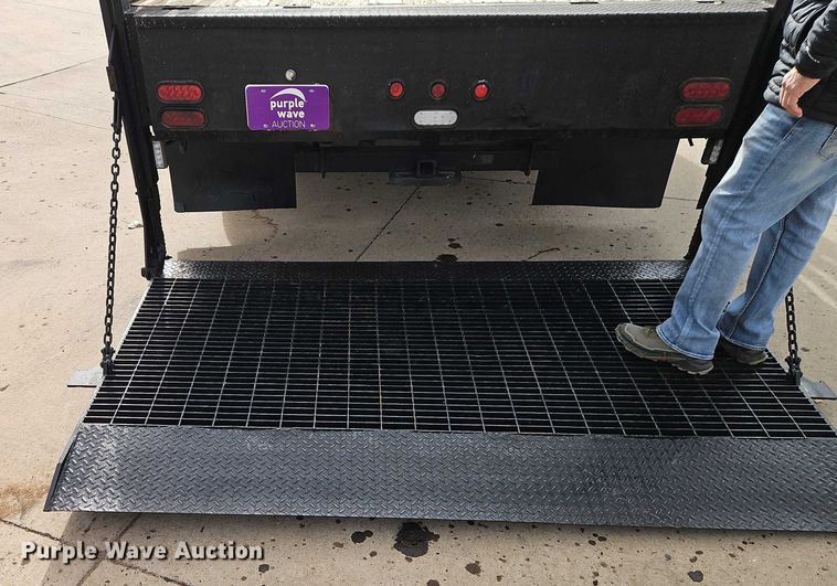 image for item EO4929 2016 Ford F350 flatbed pickup truck