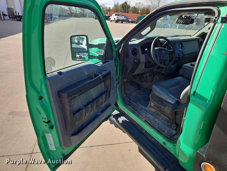 image for item EO4929 2016 Ford F350 flatbed pickup truck