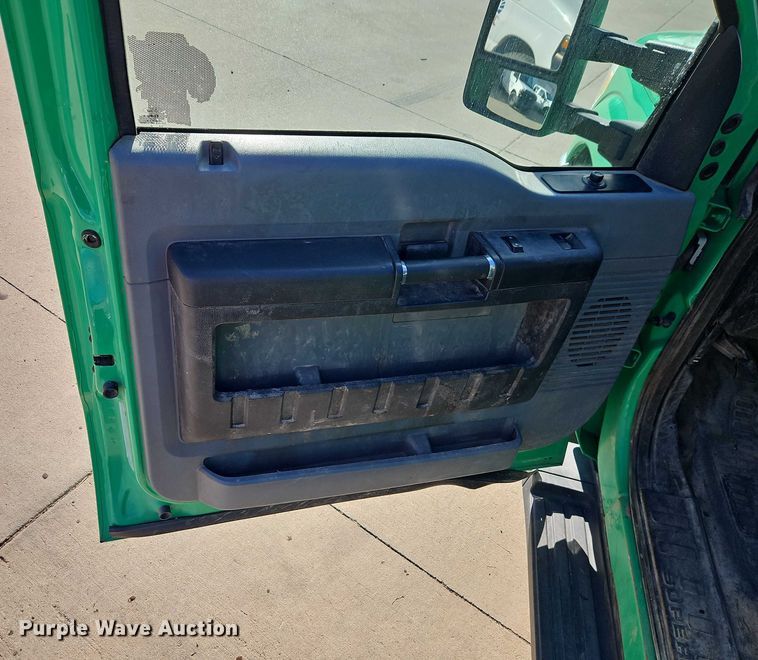 image for item EO4929 2016 Ford F350 flatbed pickup truck