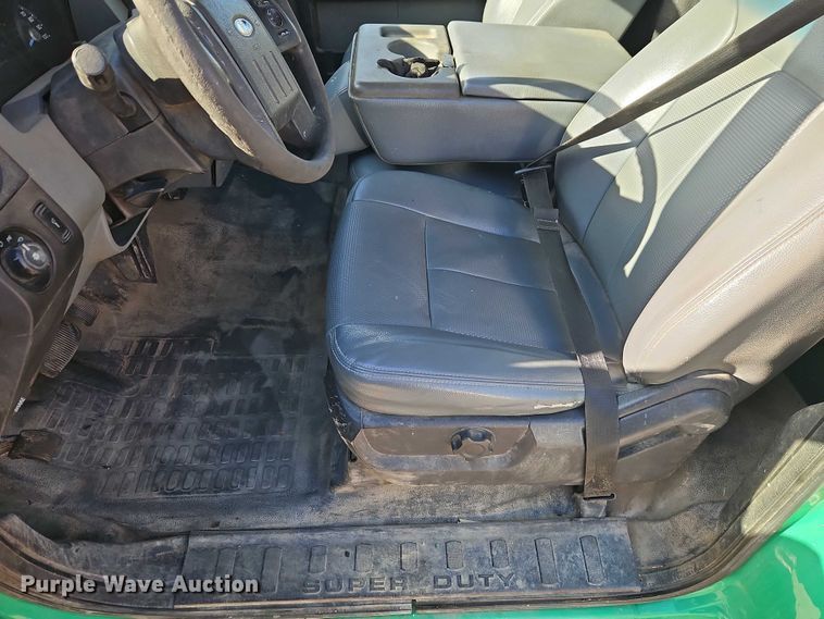 image for item EO4929 2016 Ford F350 flatbed pickup truck