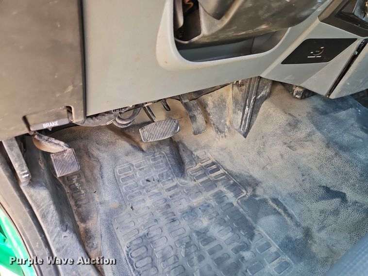 image for item EO4929 2016 Ford F350 flatbed pickup truck