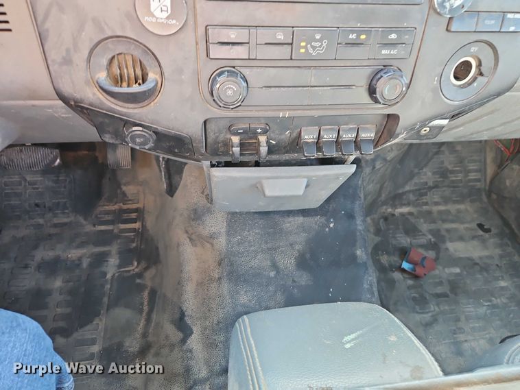 image for item EO4929 2016 Ford F350 flatbed pickup truck