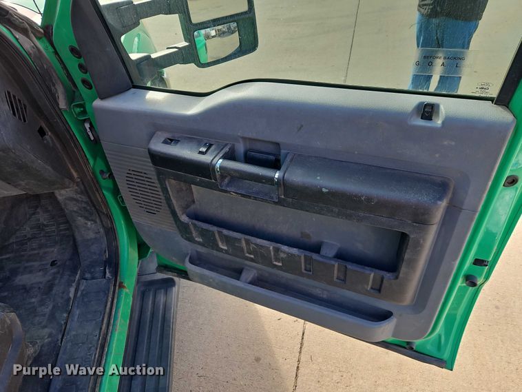 image for item EO4929 2016 Ford F350 flatbed pickup truck