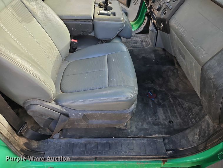 image for item EO4929 2016 Ford F350 flatbed pickup truck