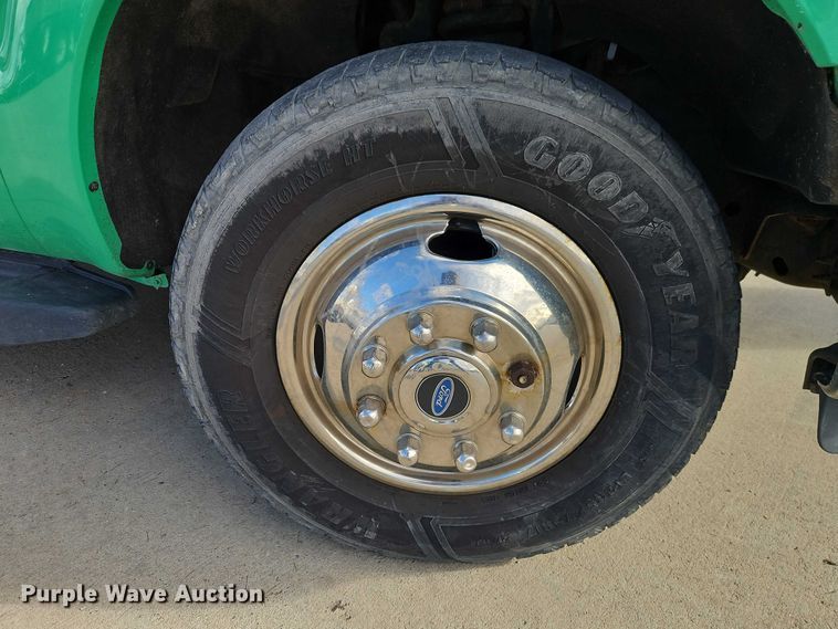 image for item EO4929 2016 Ford F350 flatbed pickup truck