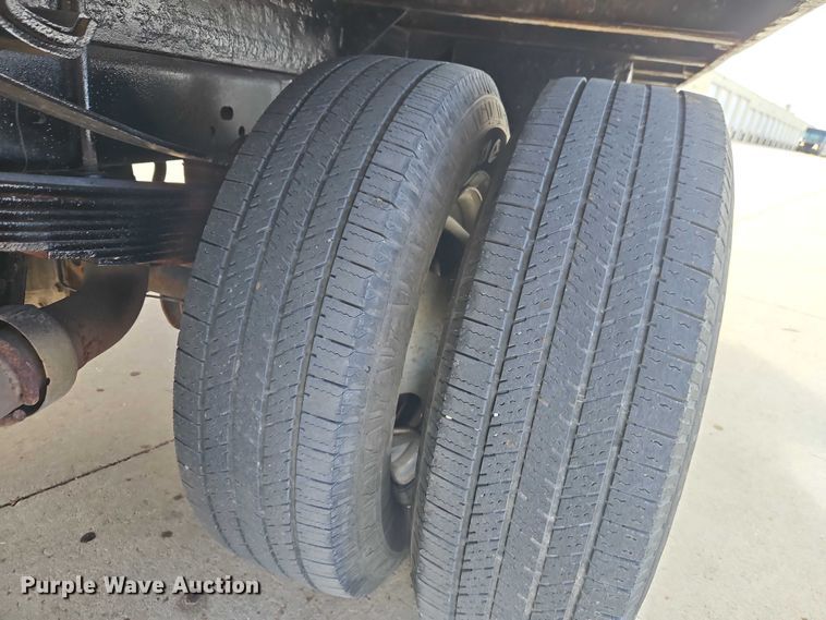 image for item EO4929 2016 Ford F350 flatbed pickup truck