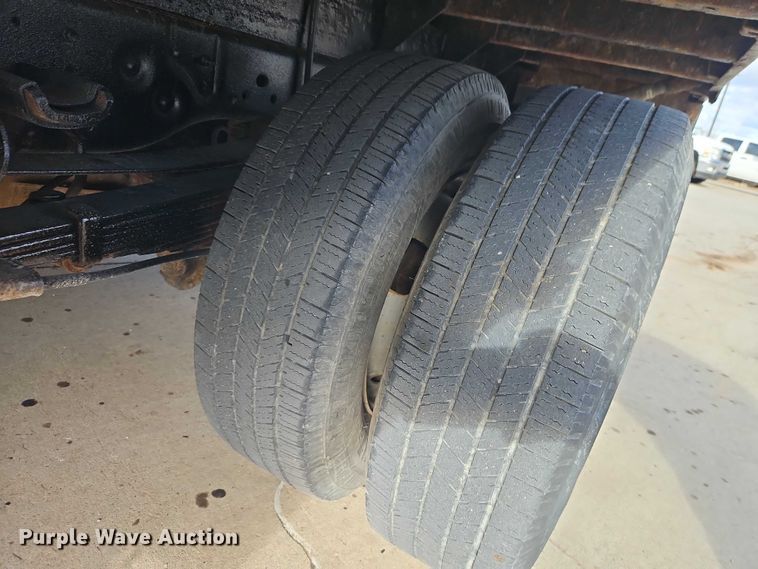 image for item EO4929 2016 Ford F350 flatbed pickup truck