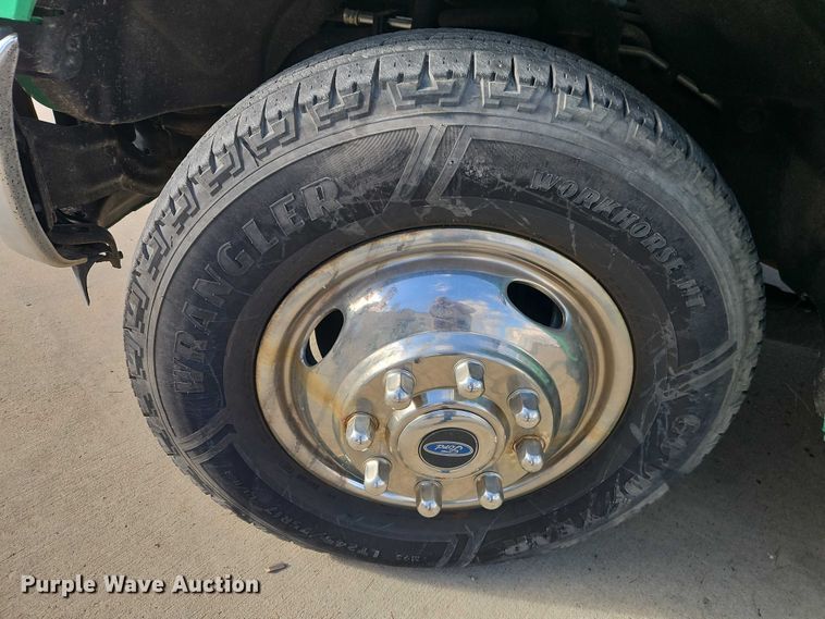 image for item EO4929 2016 Ford F350 flatbed pickup truck