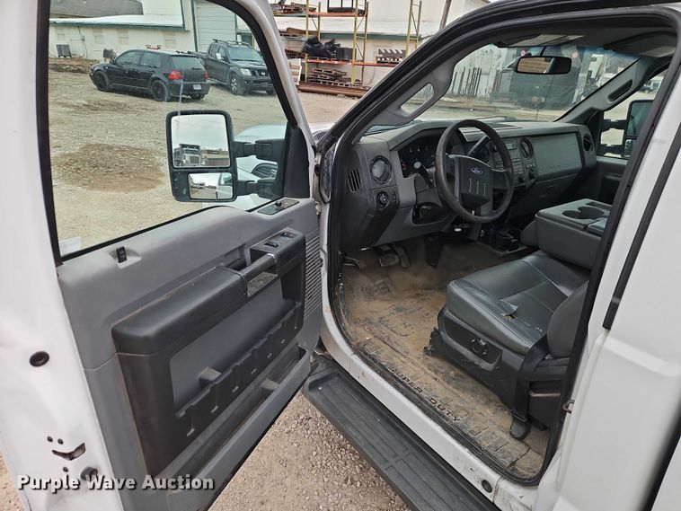 image for item EO4931 2013 Ford F250 Super Duty pickup truck