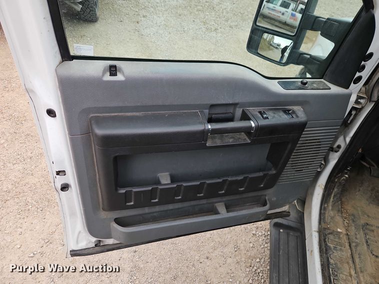 image for item EO4931 2013 Ford F250 Super Duty pickup truck