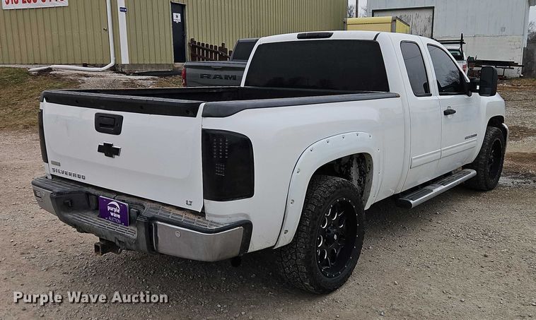 image for item EO4932 2011 Chevrolet Silverado 1500 Ext. Cab pickup truck
