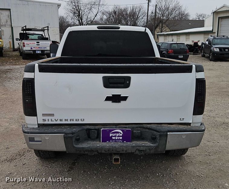 image for item EO4932 2011 Chevrolet Silverado 1500 Ext. Cab pickup truck