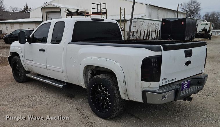 image for item EO4932 2011 Chevrolet Silverado 1500 Ext. Cab pickup truck