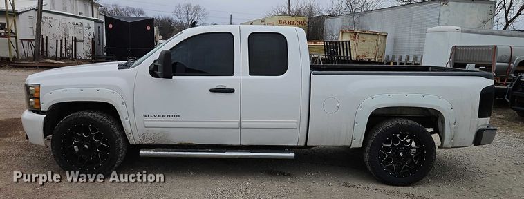 image for item EO4932 2011 Chevrolet Silverado 1500 Ext. Cab pickup truck