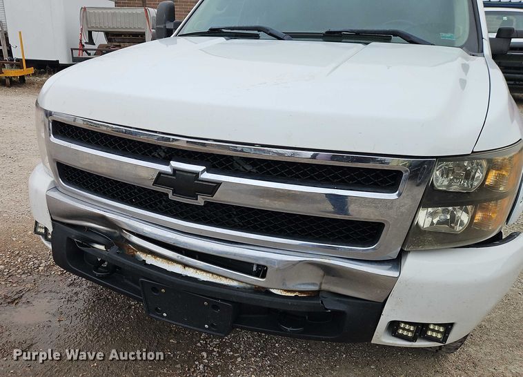 image for item EO4932 2011 Chevrolet Silverado 1500 Ext. Cab pickup truck