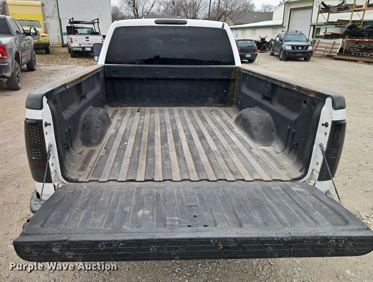 image for item EO4932 2011 Chevrolet Silverado 1500 Ext. Cab pickup truck