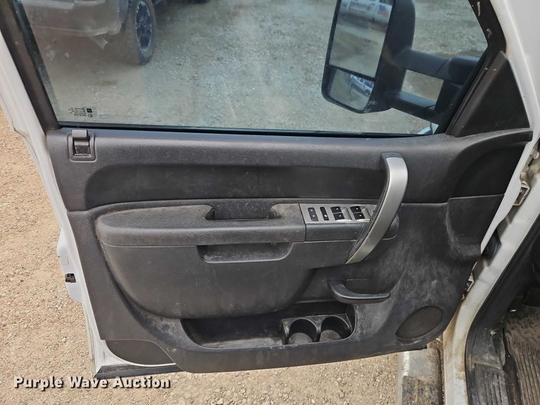 image for item EO4932 2011 Chevrolet Silverado 1500 Ext. Cab pickup truck